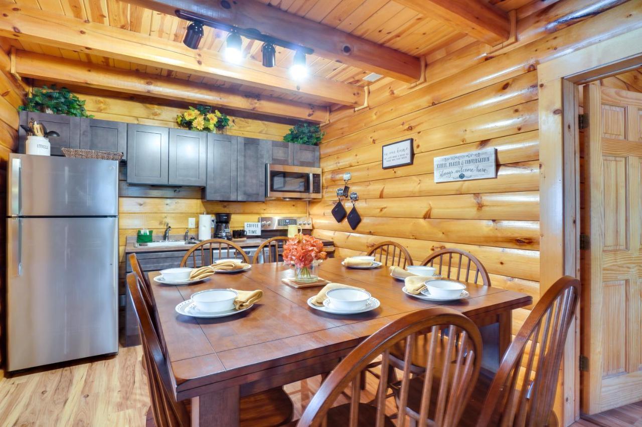 Lovely Gatlinburg Cabin With Private Hot Tub! Экстерьер фото